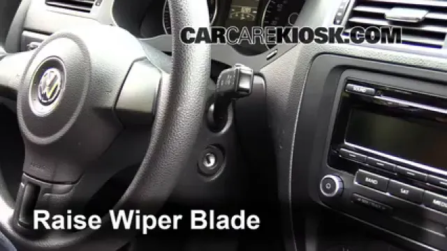 2014 Volkswagen Jetta SE 1.8L 4 Cyl. Turbo Sedan (4 Door) Balais essuie-glace avant Changer les balais des essuie-glace